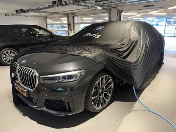 Onthullingsdoek voor in de auto showroom - Pelster Automotive