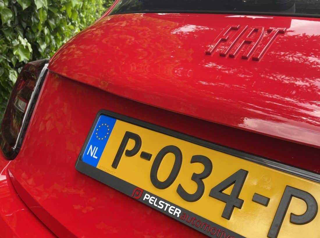 Voordelen van bedrukte nummerplaathouders | Pelster Automotive