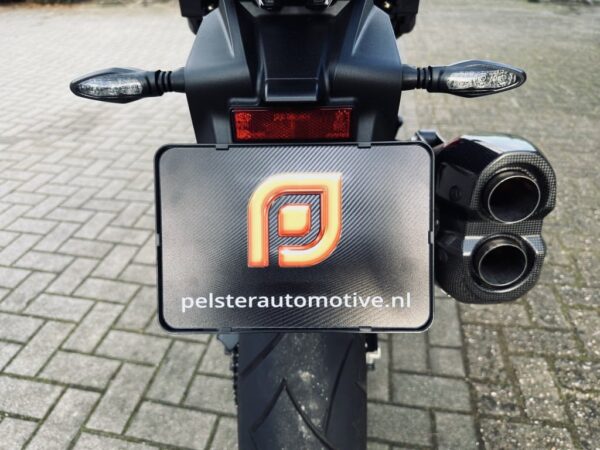 Motor showroom platen